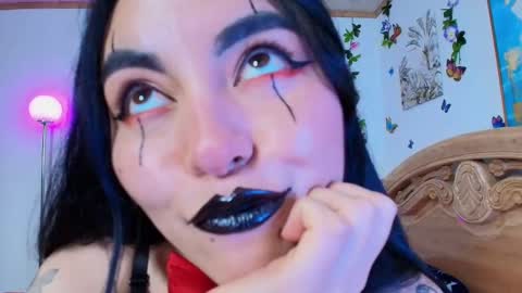 Snapshot of teresa_moon chatting on 10/31/25, 05:58  TERESA  Give me a good rating if you enjoy my show  online show from 10/31/25, 05:58