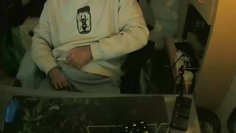 Snapshot of terwosdex chatting on 12/15/25, 04:33 terwosdex online show from 12/15/25, 04:33