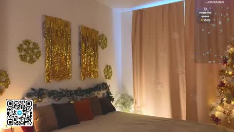 Snapshot of tesalune chatting on 12/30/24, 05:48 Tessa online show from 12/30/24, 05:48