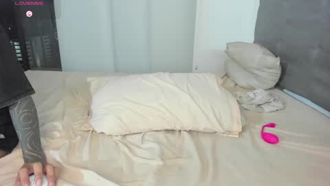 Snapshot of tessa_evanss chatting on 05/10/26, 12:27 Tessa online show from 05/10/26, 12:27