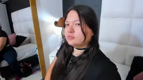 Snapshot of tessa_sinclaire chatting on 07/13/26, 05:27 TERESA online show from 07/13/26, 05:27