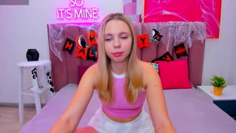 Tessa 3 online show from 10/30/25, 01:29