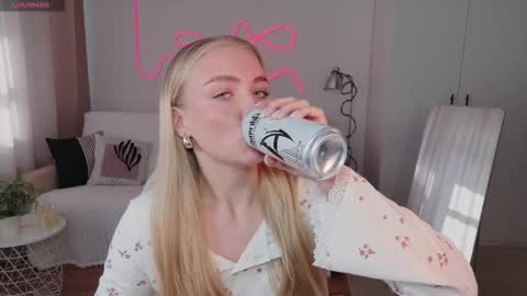 Snapshot of tessahamilton chatting on 03/15/26, 09:48 TessaHamilton online show from 03/15/26, 09:48