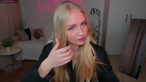 Snapshot of tessahamilton chatting on 04/04/26, 09:51 TessaHamilton online show from 04/04/26, 09:51