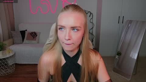 Snapshot of tessahamilton chatting on 04/13/26, 11:05 TessaHamilton online show from 04/13/26, 11:05