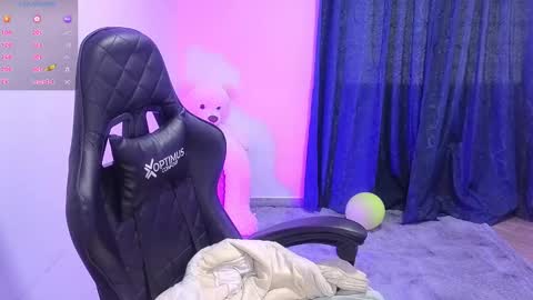 Snapshot of tessawhisnton chatting on 01/16/25, 01:25 Tessy online show from 01/16/25, 01:25