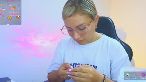 Snapshot of tessawhisnton chatting on 09/19/25, 04:51 Tessy online show from 09/19/25, 04:51