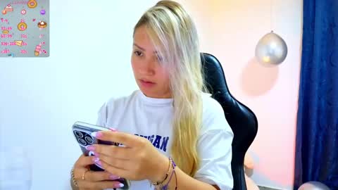 Snapshot of tessawhisnton chatting on 10/10/25, 01:32 Tessy online show from 10/10/25, 01:32