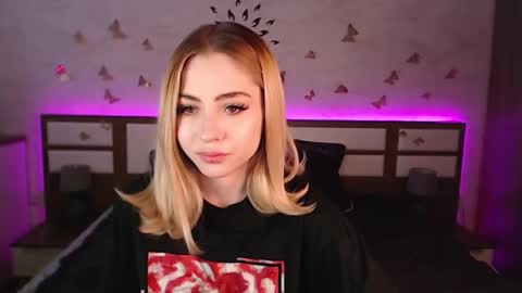 Snapshot of tessawillson chatting on 02/03/25, 11:53 Tessa online show from 02/03/25, 11:53