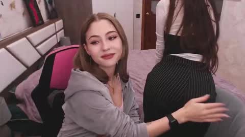 Snapshot of tessawillson chatting on 09/21/25, 11:56 Tessa online show from 09/21/25, 11:56