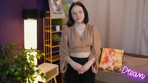 Snapshot of tesssmylie chatting on 10/19/25, 04:29 Alice online show from 10/19/25, 04:29