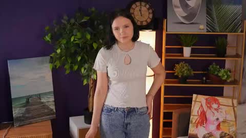 Snapshot of tesssmylie chatting on 10/21/25, 04:30 Alice online show from 10/21/25, 04:30