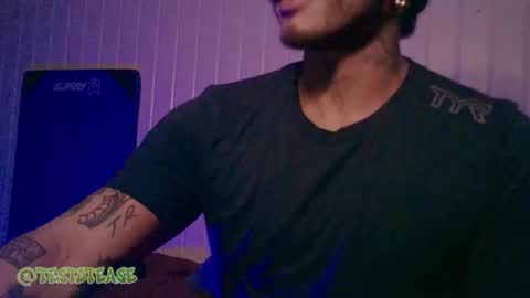 Snapshot of testotease chatting on 09/26/25, 04:27 Milo online show from 09/26/25, 04:27