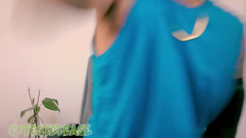 Snapshot of testotease chatting on 12/16/25, 05:40 Milo online show from 12/16/25, 05:40