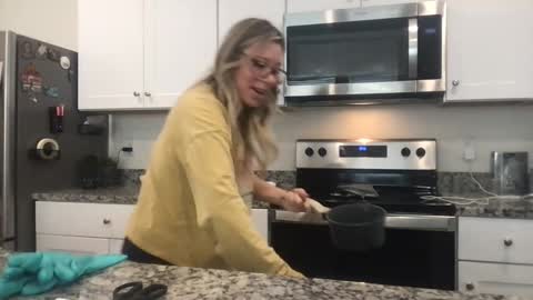 Daphne Summers online show from 11/12/25, 03:45