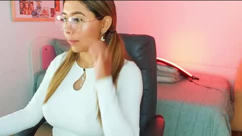 Snapshot of texas_curvykitten chatting on 04/27/26, 10:02 texas_curvykitten online show from 04/27/26, 10:02