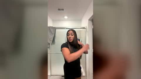 SELENE SANTOS online show from 03/17/26, 07:17