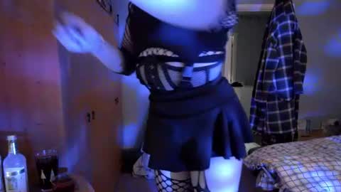 Kirstie online show from 07/16/26, 12:11