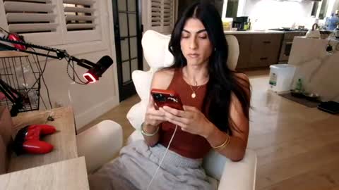 Snapshot of tgirltoesx chatting on 06/28/26, 04:40 babygirlmami online show from 06/28/26, 04:40