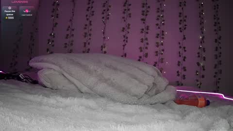 Snapshot of th3dirtyasian chatting on 02/01/25, 04:56 Lanna online show from 02/01/25, 04:56