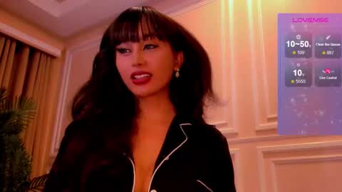 Snapshot of th3r3sa chatting on 10/17/25, 08:06 th3r3sa online show from 10/17/25, 08:06