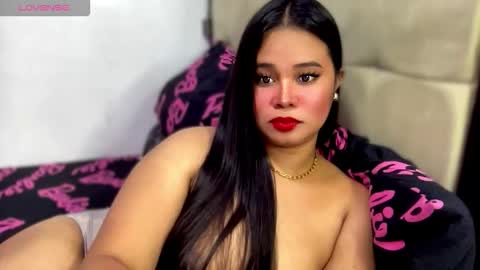 Snapshot of thalia_houston69 chatting on 12/04/25, 05:39 Ms. Thalia online show from 12/04/25, 05:39