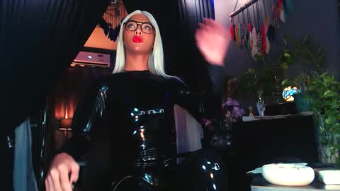 Snapshot of thalia_saint chatting on 09/23/25, 08:17 Thalia Saint online show from 09/23/25, 08:17