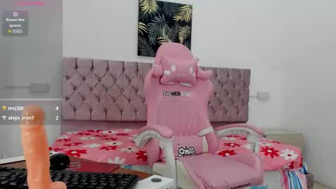 Snapshot of thalia_ssmith chatting on 02/18/26, 08:49 thalia online show from 02/18/26, 08:49