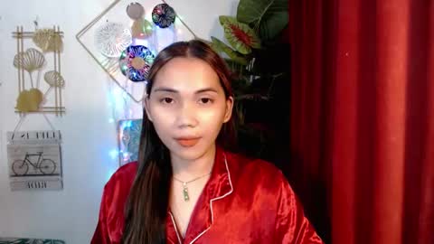 Snapshot of thalia_sunshine chatting on 12/17/25, 04:35 Thalia online show from 12/17/25, 04:35