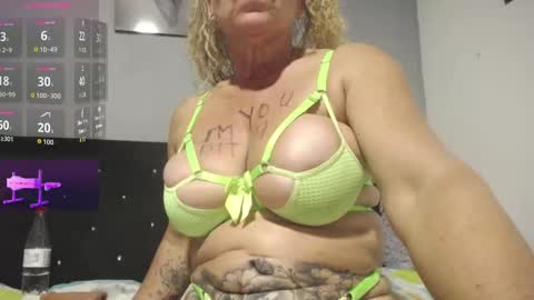 Snapshot of thalia_tits chatting on 09/11/25, 10:32 Thalia Tits online show from 09/11/25, 10:32