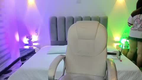 Snapshot of thaliabrooks_ chatting on 02/17/26, 05:04 Thalia online show from 02/17/26, 05:04