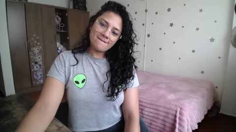 Snapshot of thaliacooper chatting on 03/19/26, 05:39 online show from 03/19/26, 05:39