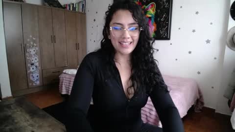 Snapshot of thaliacooper chatting on 04/11/26, 10:25 online show from 04/11/26, 10:25