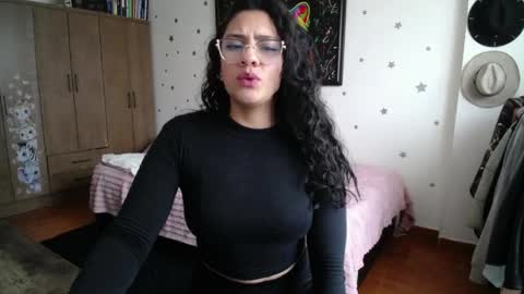 Snapshot of thaliacooper chatting on 04/17/26, 05:49 online show from 04/17/26, 05:49