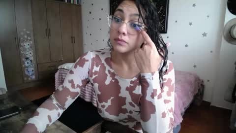 Snapshot of thaliacooper chatting on 04/19/26, 08:33 online show from 04/19/26, 08:33