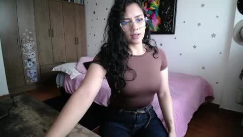 Snapshot of thaliacooper chatting on 04/22/26, 10:22 online show from 04/22/26, 10:22