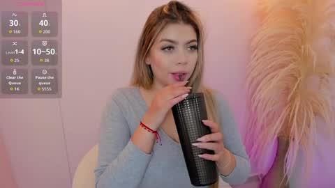Snapshot of thaliafox_ chatting on 04/06/26, 07:15 Thalia online show from 04/06/26, 07:15