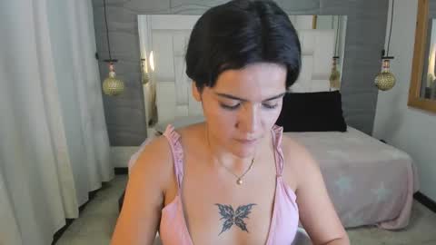 Snapshot of thalialopez chatting on 03/08/26, 06:39 Thalia online show from 03/08/26, 06:39