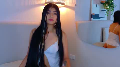 Snapshot of thalianarosse chatting on 03/20/26, 04:06 thalianarosse online show from 03/20/26, 04:06