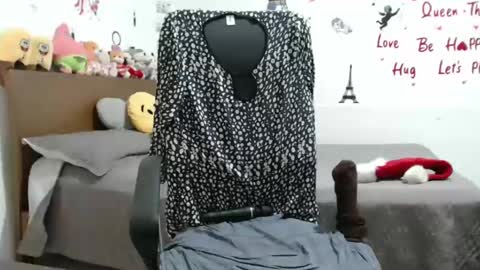 Snapshot of thamara__1023 chatting on 12/24/24, 08:27 thania sometimes in the company of Alan and Maria online show from 12/24/24, 08:27