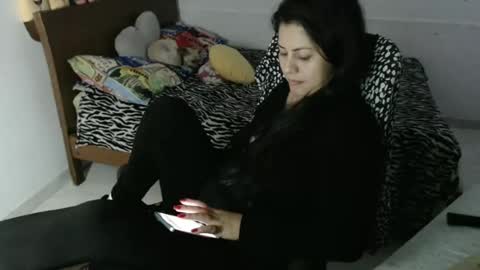 Snapshot of thamara__1023 chatting on 01/11/25, 10:18 thania sometimes in the company of Alan and Maria online show from 01/11/25, 10:18