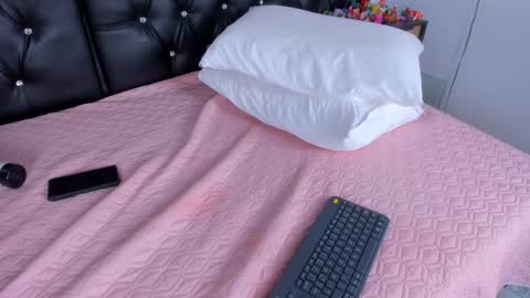 thara webstter online show from 10/31/25, 04:19