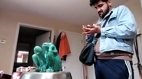 Guy online show from 11/01/25, 07:27