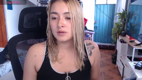 Snapshot of thatgirl2003 chatting on 04/01/26, 12:39 online show from 04/01/26, 12:39