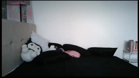 Snapshot of thatgirl2003 chatting on 04/19/26, 10:34 online show from 04/19/26, 10:34