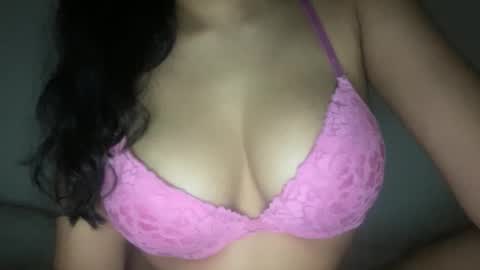 Snapshot of thatgirlmelanie chatting on 05/13/26, 04:32 Melanie online show from 05/13/26, 04:32