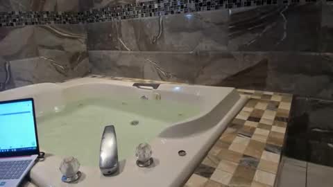 Snapshot of thatguyfromx chatting on 02/13/26, 11:34 That guy follow on X online show from 02/13/26, 11:34