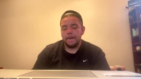 Snapshot of thatguymichael93 chatting on 10/28/25, 05:04 thatguymichael93 online show from 10/28/25, 05:04