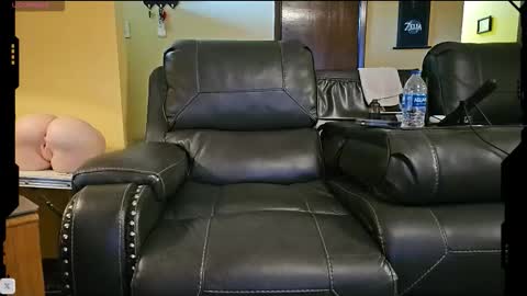 Snapshot of the_alpha_dog_xxx chatting on 10/12/25, 04:50 the_alpha_dog_xxx online show from 10/12/25, 04:50