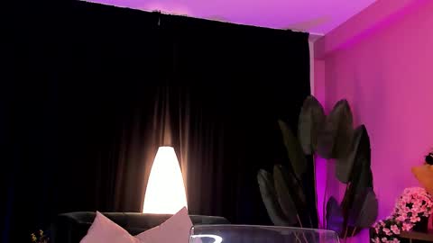 Aisha online show from 11/19/25, 04:56